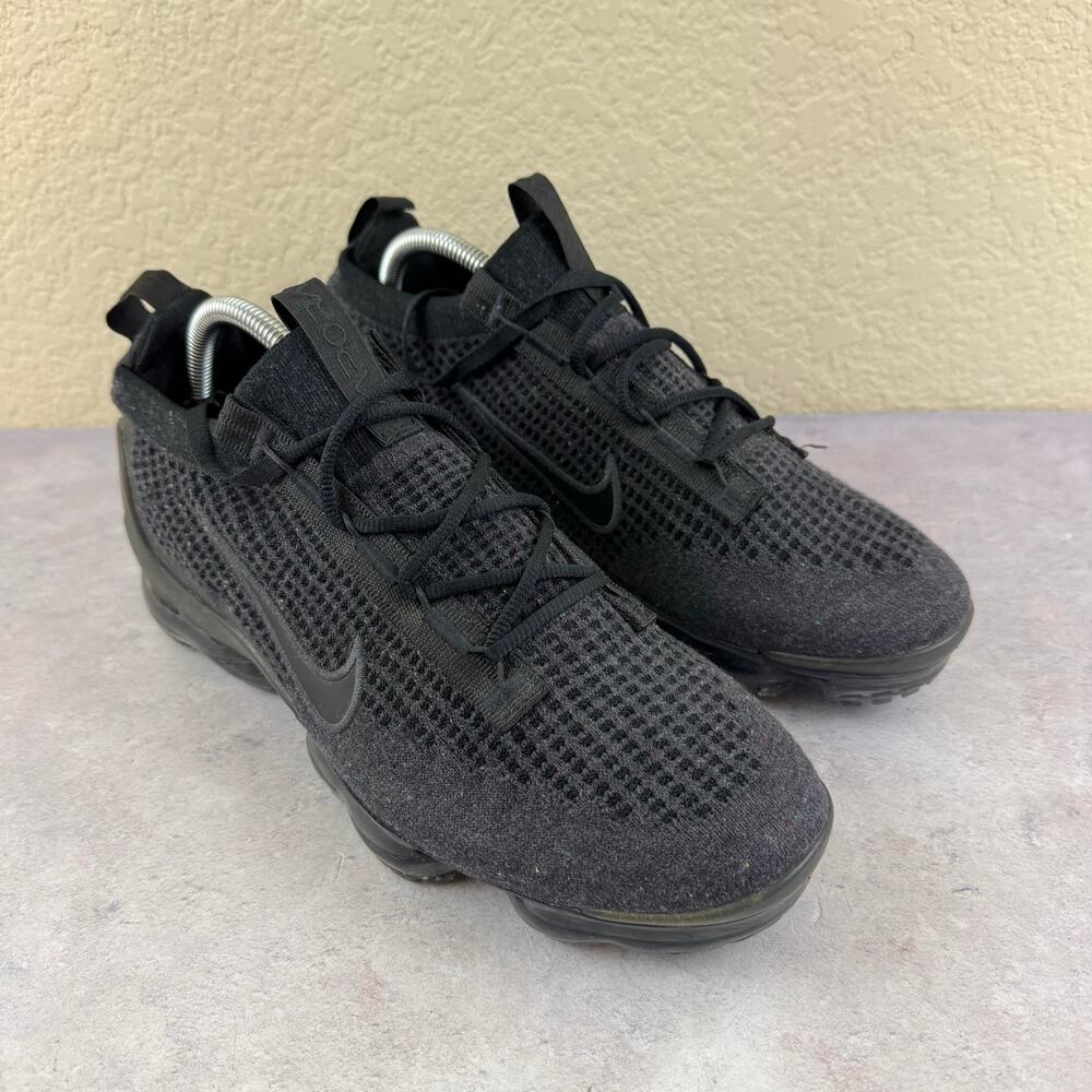 Nike Air VaporMax Flyknit 2021 Mens Size 9.5 Triple Black Running Shoes Sneakers